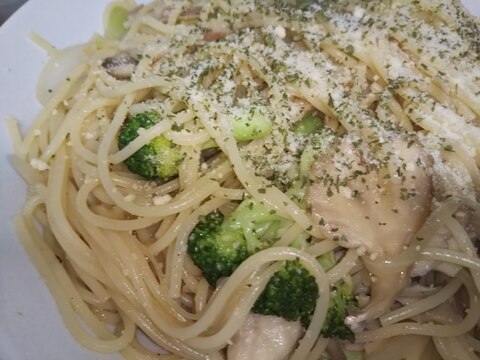 ランチに！ブロッコリーと舞茸のパスタ